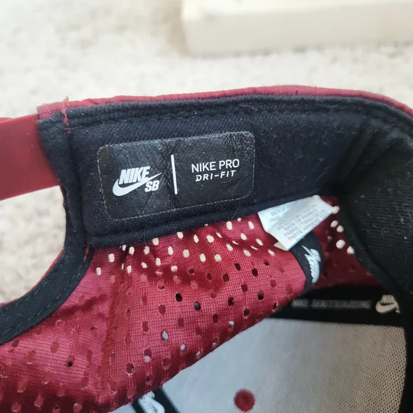 Nike SB Maroon and Yellow Cap - Picture 6 of 6